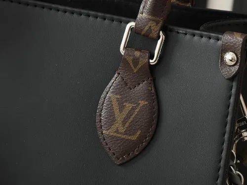 LOUIS VUITTON OnTheGo MM