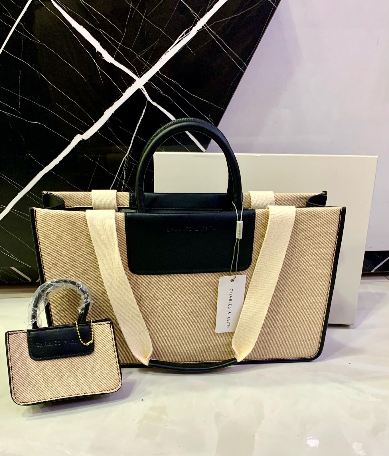 CHARLES & KEITH