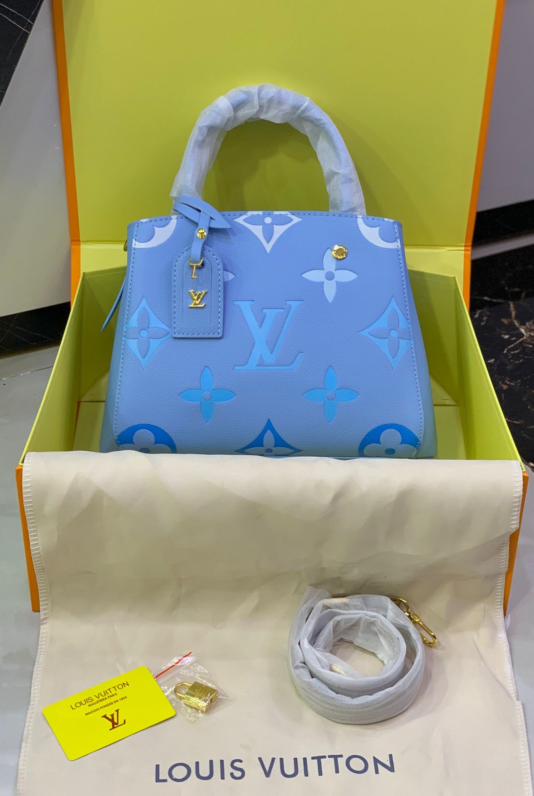 LOUIS VUITTON