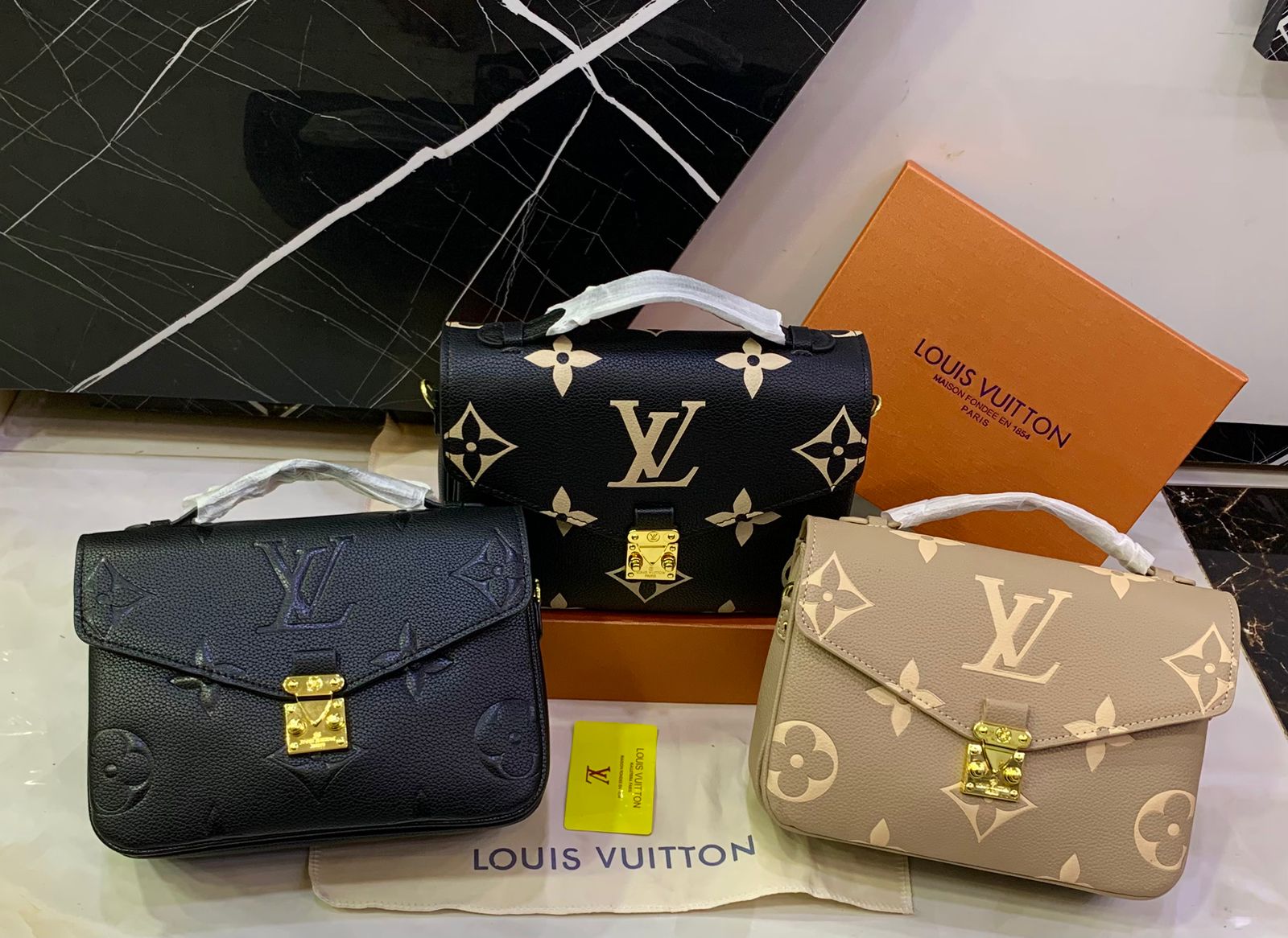 LOUIS VUITTON CROSSBODY