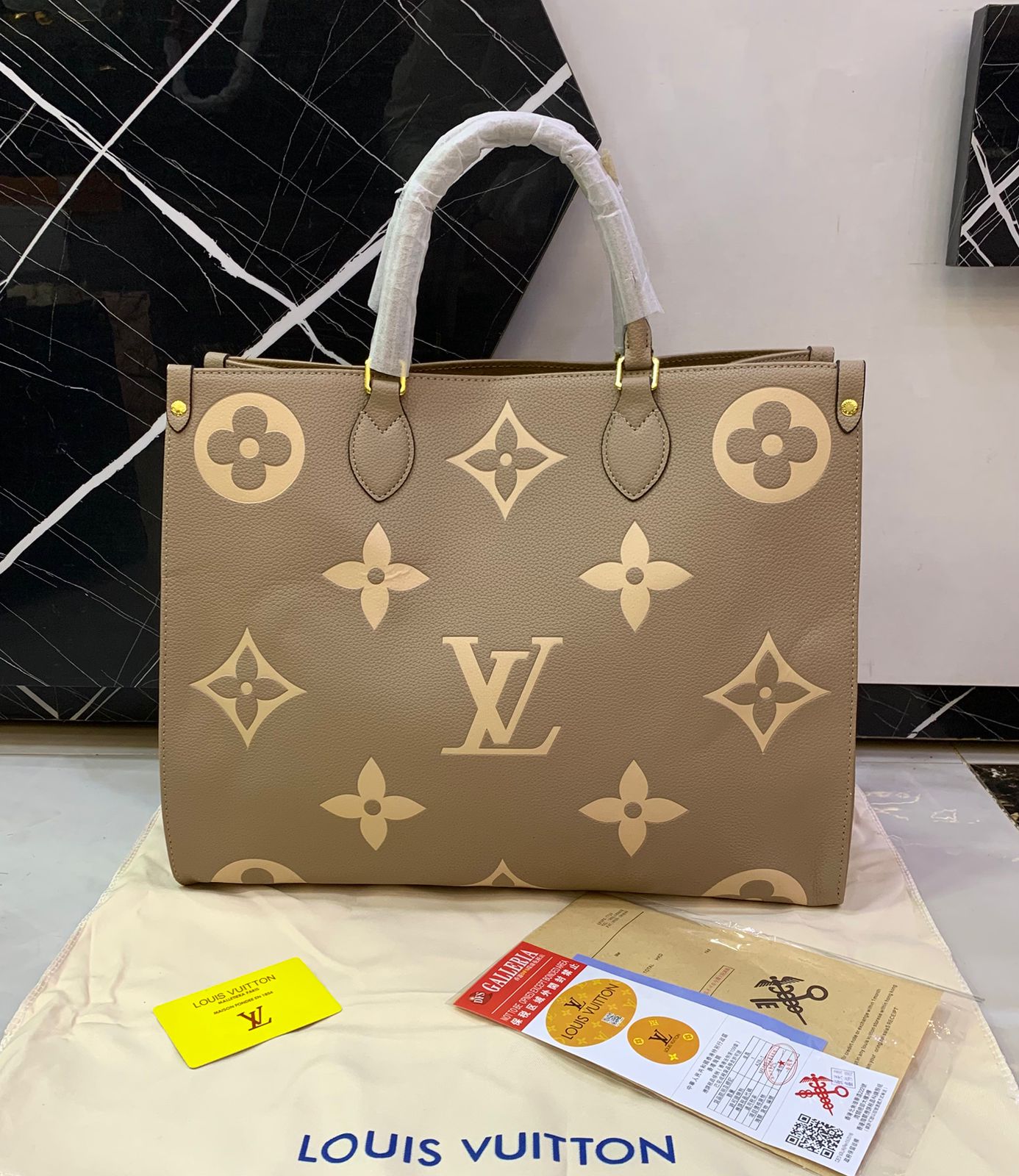 LOUIS VUITTON